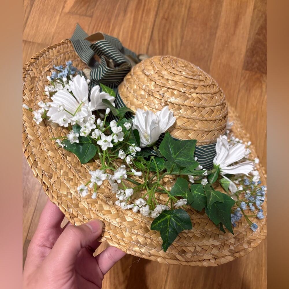 Cottagecore straw hat with floral and ribbon trim - Picture 10 of 11